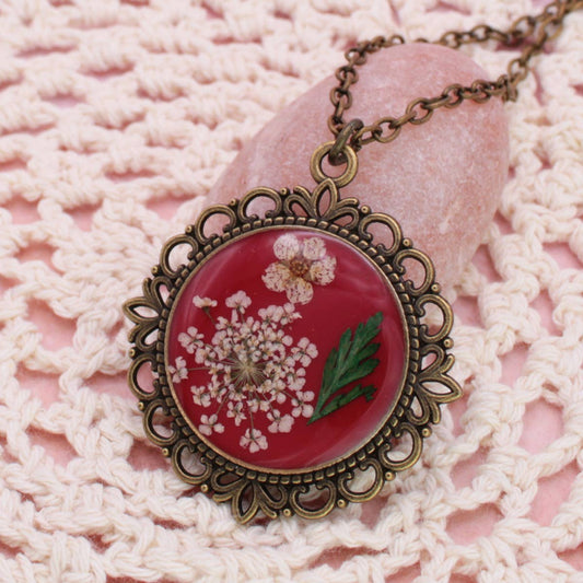Retro Gold Dried Flower Cameo Necklace