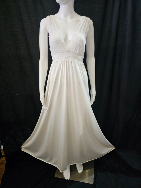 Vintage 1970s/80s Olga 92201 white goddess style  gown with lace bodice