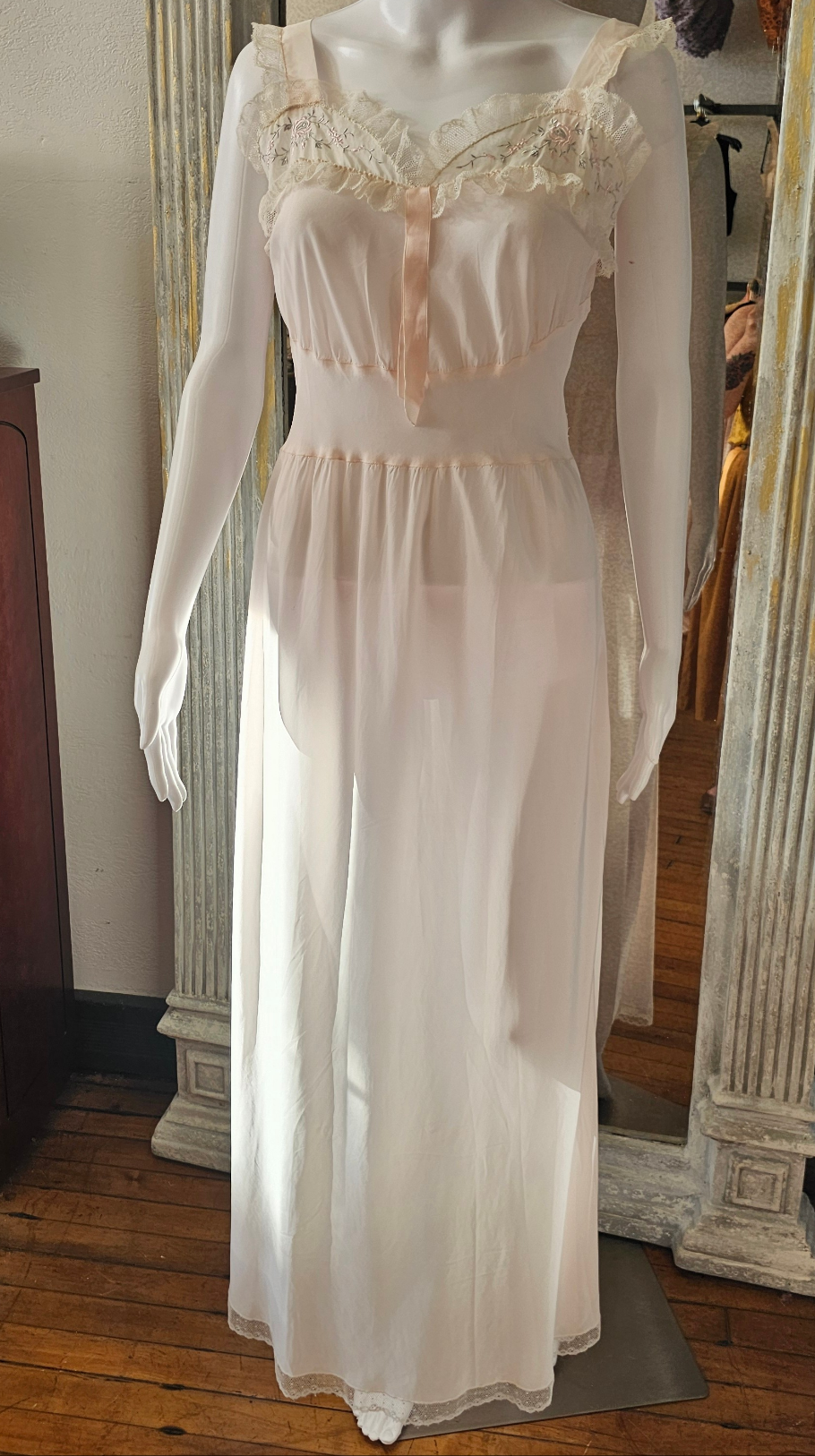 Vintage 1940s Pastel Pink Negligee -by Barbizon